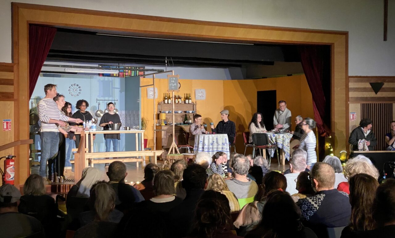 Residence De Plougastel Soiree Theatre Quatre Etoiles Pour Un Complete 2